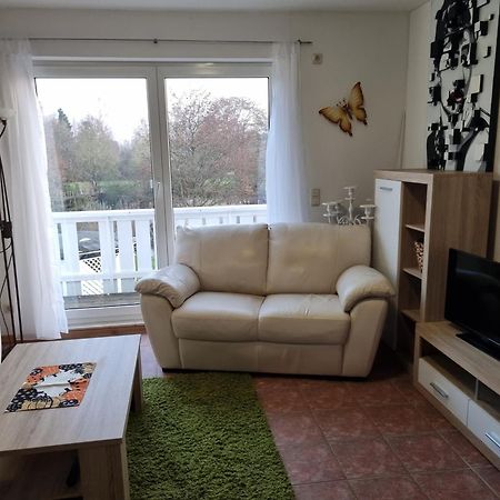 Lutow Ferienwohnung Am Teich מראה חיצוני תמונה