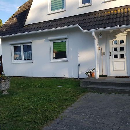 Lutow Ferienwohnung Am Teich מראה חיצוני תמונה