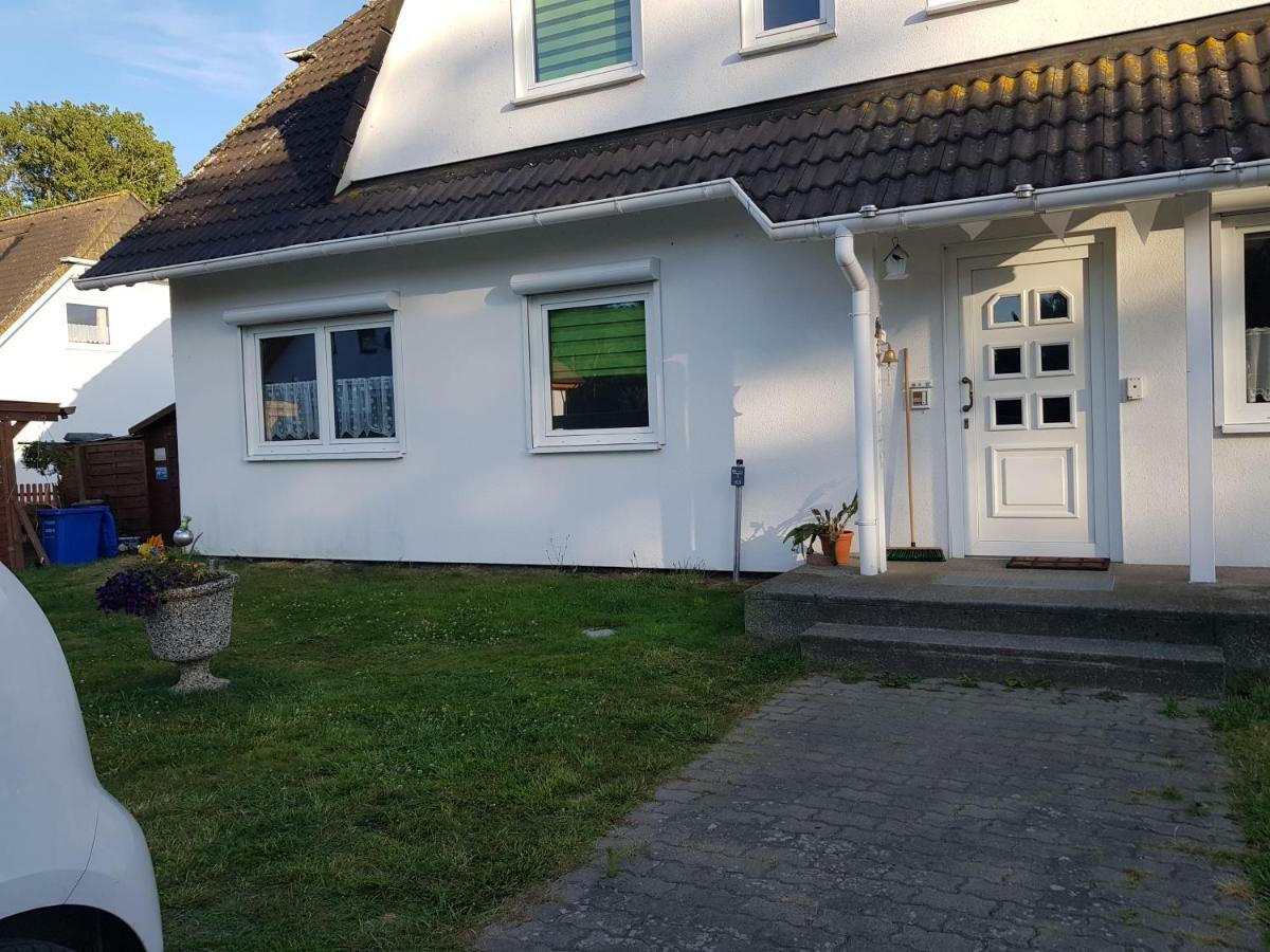 Lutow Ferienwohnung Am Teich מראה חיצוני תמונה